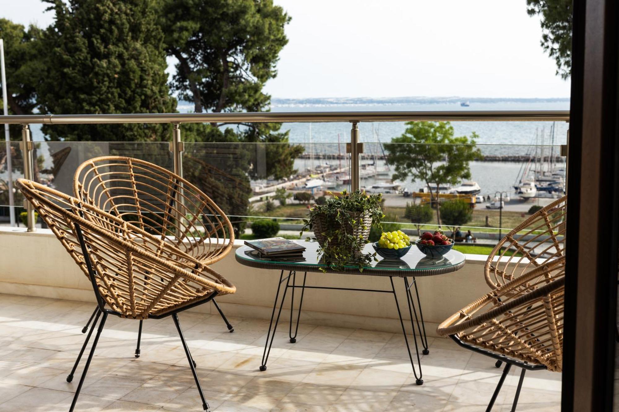 Champagne Sea View Apartment By Binobi! Солун Екстериор снимка