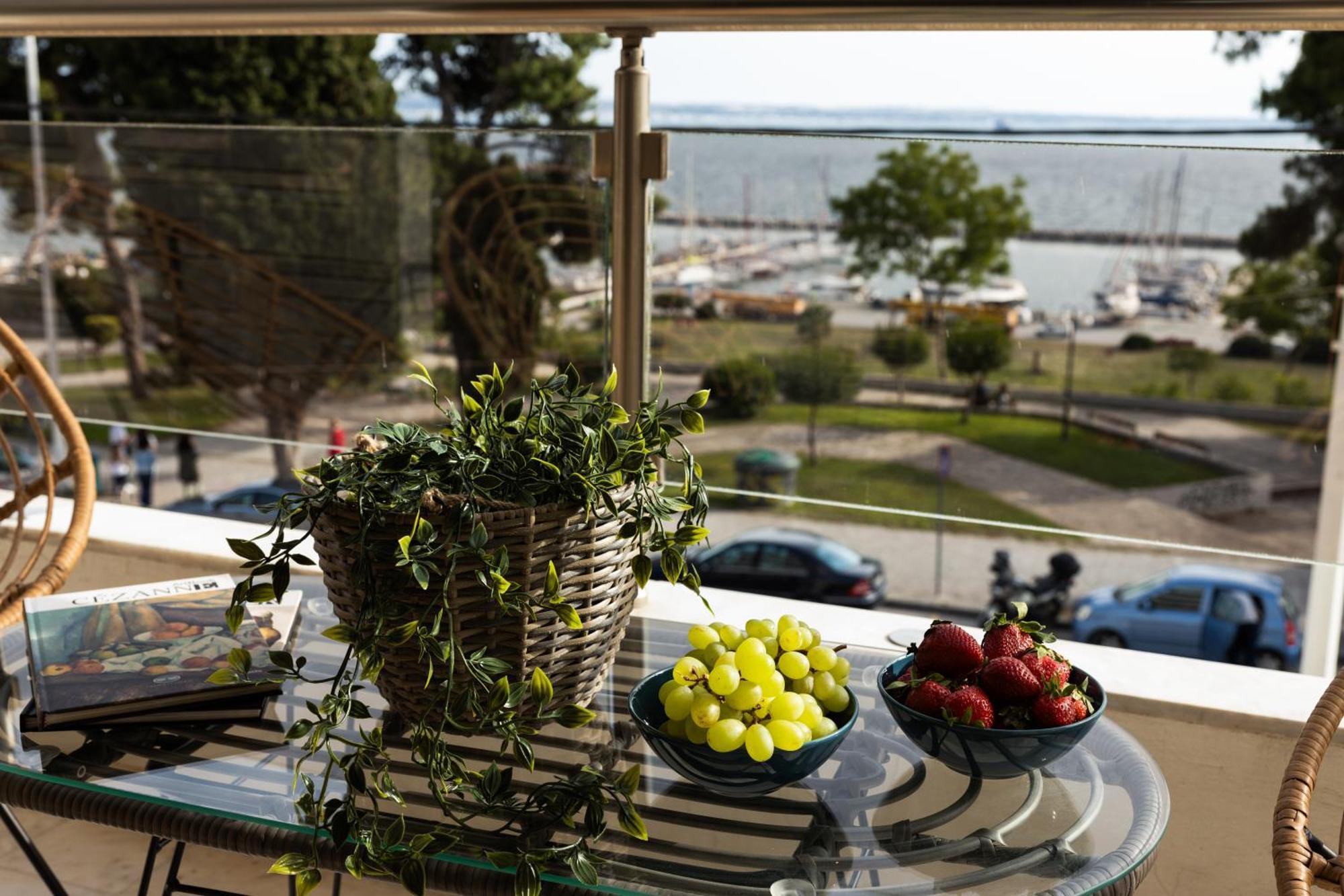 Champagne Sea View Apartment By Binobi! Солун Екстериор снимка